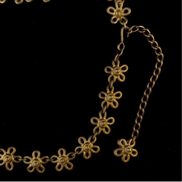 Vintage matte gold metal daisy belt - Picture 3 of 4